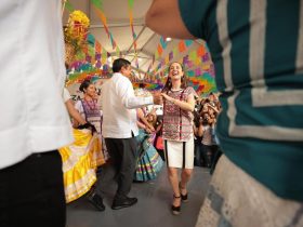La jefa de Gobierno de la Ciudad de México Claudia Sheinbaum no se mueve de su postura política de que sea una encuesta en vivienda, “tal como lo establecen los estatutos”, el método de selección del candidato presidencial de Morena para 2024.