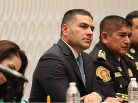 Omar García Harfuch, en su calidad de “comisario general” de la Policía de Proximidad la Ciudad de México sí es un mando policial legalmente reconocido y por lo tanto, si quiere ser candidato a la Jefatura de Gobierno de la Ciudad de México, tiene que hacer efectiva su renuncia a más tardar el próximo sábado. FOTO: X / SSC