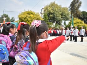 Berenice Hernández Calderón, alcaldesa de Tláhuac, entregó la escuela primaria “Principado de Mónaco”, en el pueblo de San Francisco Tlaltenco, la cual había sufrido daños tras el sismo del 19 de septiembre de 2017.