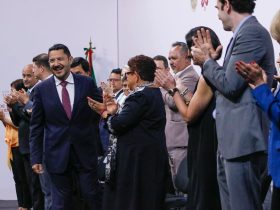 El jefe de Gobierno Martí Batres exhortó a los usuarios de motocicletas a que cumplan con las nuevas disposiciones al Reglamento de Tránsito y que tienen como objetivo brindar seguridad a la ciudadanía. FOTO: GCDMX