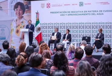 El jefe de Gobierno, Martí Batres entregó mil 700 créditos para el mejoramiento de vivienda en la Ciudad de México e informó que al cierre de su mandato se habrán llevado a cabo 100 mil acciones de vivienda. FOTO: GCDMX