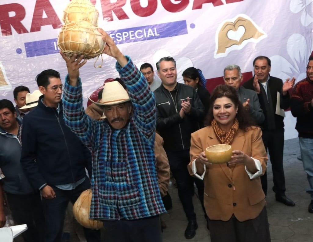 Brugada le dijo a Cuevas que ella pidió licencia a su cargo como alcaldesa de Iztapalapa por lo que ya no le corresponde otorgar permisos para usar la vía pública. FOTO: X / Brugada
