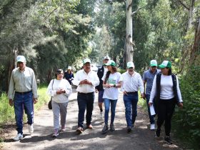 En una postura que pareció dual, entre aspirante a la Jefatura de Gobierno y titular de la PAOT, Mariana Boy se reunió con integrantes de los pueblos originarios de San Juan Ixtayopan, en Tláhuac, a quienes les ofreció: “Cuenten conmigo para tener un ejido más sustentable y productivo”. FOTO: PAOT