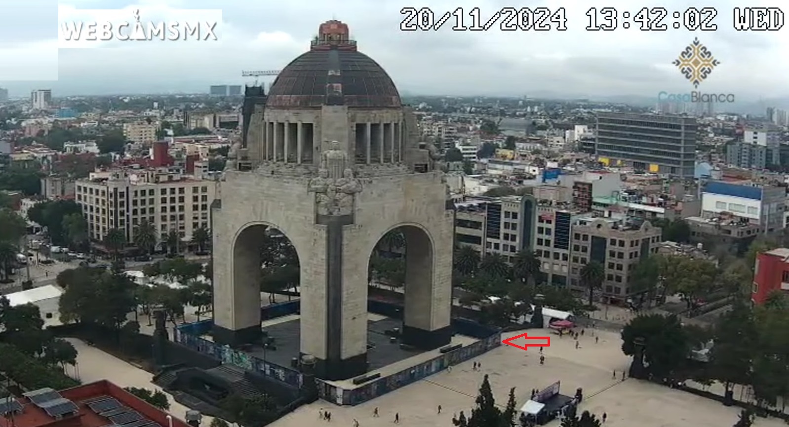 La conmemoración del 114 aniversario del inicio de la Revolución Mexicana (tercera transformación, según AMLO) dejó ver dos miserias políticas de la autodenominada “cuarta transformación de la vida pública de México” y su “segundo piso”: pleno desinterés por los sitios, los símbolos históricos, y falta de capacidad política para su preservación y la gobernabilidad en la CDMX. FOTO: WebcamsMX