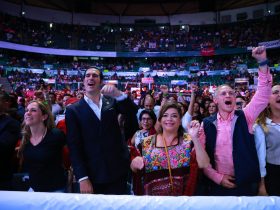 Los dos principales aspirantes de Morena a la candidatura para la Jefatura de Gobierno Clara Brugada y Omar García Haruch participaron en una reunión de la militancia del Partido con su virtual candidata presidencial Claudia Sheinbaum, en la Arena México. FOTO: Especial / CDMX Magacín