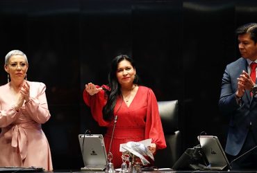 Ana Lilia Rivera, presidenta del Senado de la República,  puede ir al proceso de reelección sin tener que solicitar licencia y tampoco separarse del cargo que ostenta en la cámara alta. FOTO: Senado de la República