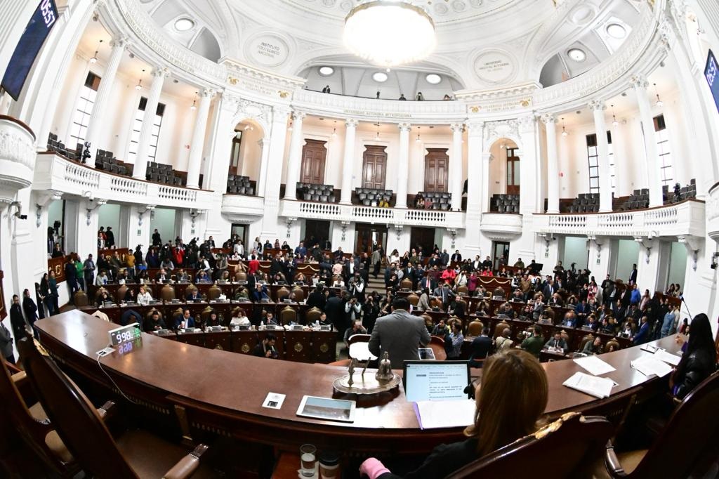 Con los votos de Morena, la sesión ordinaria del Congreso de la Ciudad de México donde se discutía el dictamen para la votación de ratificación de la fiscal Ernestina Godoy fue suspendida tras más de 7 horas de pronunciamientos. FOTO: CDMX Magacín