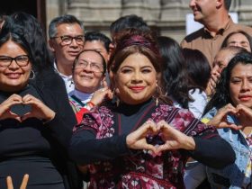 Durante el periodo de precampaña, la abanderada de Morena, Clara Brugada, resaltó el compromiso de continuar con la edificación de la Cuarta Transformación. “Tenemos un gran reto: construir el segundo piso de la 4T en la Ciudad de México y profundizar y mejorar lo que ya hizo aquí Claudia Sheinbaum”, dijo en uno de sus actos. Foto: Campaña Clara Brugada