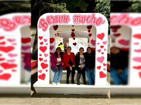 Este 14 de febrero en que se celebra el Día de San Valentín, una festividad plena de color flores, globos y regalos, inundará las calles de Tláhuac. La administración local en Tláhuac que encabeza Berenice Hernández Calderón, tiene preparados diversos eventos para que vivas este momento mágico en compañía de familiares y seres queridos.  FOTOS: Especial