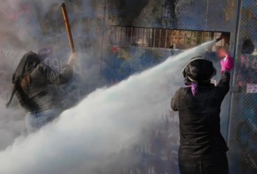 En el Congreso de la Ciudad de México, desde la máxima tribuna, exigieron a Clara Brugada la destitución de su directora general de Comunicación Social en el Gobierno de la Ciudad de México, Ana María Lomelí. FOTO: Especial