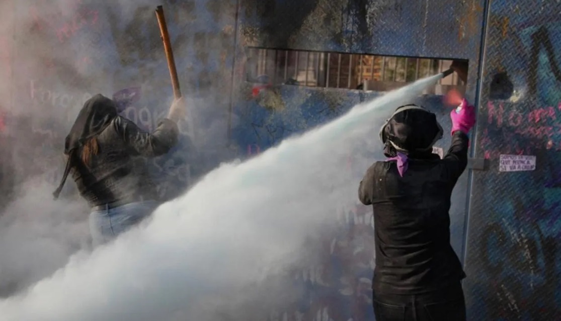 En el Congreso de la Ciudad de México, desde la máxima tribuna, exigieron a Clara Brugada la destitución de su directora general de Comunicación Social en el Gobierno de la Ciudad de México, Ana María Lomelí. FOTO: Especial