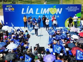 A Lía Limón se le salieron las lágrimas cuando mencionó su nombre y le agradeció que estuviera presente en su primer mitin de campaña: Hortensia Luna, la hija de Leonel Luna, acaecido en un accidente de tránsito en marzo de 2021. FOTOS: Especial