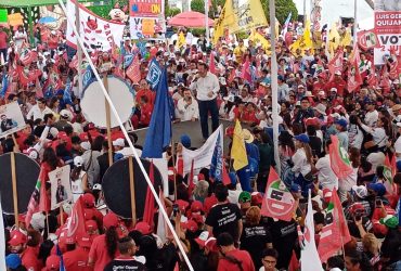 En un evento multitudinario celebrado en la explanada de la Alcaldía de La Magdalena Contreras, los candidatos a Alcalde, diputados federal y local, Luis Gerardo “El Güero” Quijano, Diana Lara y Ernesto Alarcón, y ante la presencia del candidato a Jefe de Gobierno, Santiago Taboada, cerraron su campaña proselitista ante más de 3 mil contrerenses priistas, panistas y perredistas. FOTOS: Especial