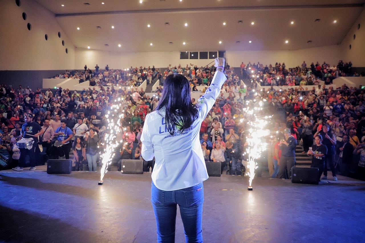 Al agradecer a las y los vecinos de Álvaro Obregón su cariño, confianza y apoyo durante la campaña, la candidata de la alianza “Va por la CDMX” a la alcaldía, Lía Limón, los exhortó a que el domingo dos de junio ratifiquen su decisión de “echarle más limón a Álvaro Obregón” y llevar a la demarcación a ser la mejor de la Ciudad de México durante los próximos tres años. FOTO: Especial