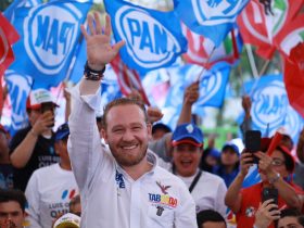 Este fin de semana, el candidato de la alianza Va X la Ciudad de México a la Jefatura de Gobierno, Santiago Taboada cerró campaña en la mitad de las Alcaldías, en donde tristemente pudo verse que hay zonas de anormalidad democrática en la Ciudad de México, lo que no había ocurrido desde 2000, cuando comenzó a elegirse en las urnas a los jefes delegacionales que desde 2018 son los alcaldes. FOTO: Especial