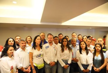 Además, Taboada y todos los candidatos a alcaldes y diputados locales también expresaron su pleno respaldo a Rojo de la Vega, cuyo vehículo fue baleado la noche del sábado, pero afortunadamente ella resultó ilesa. FOTO: Especial