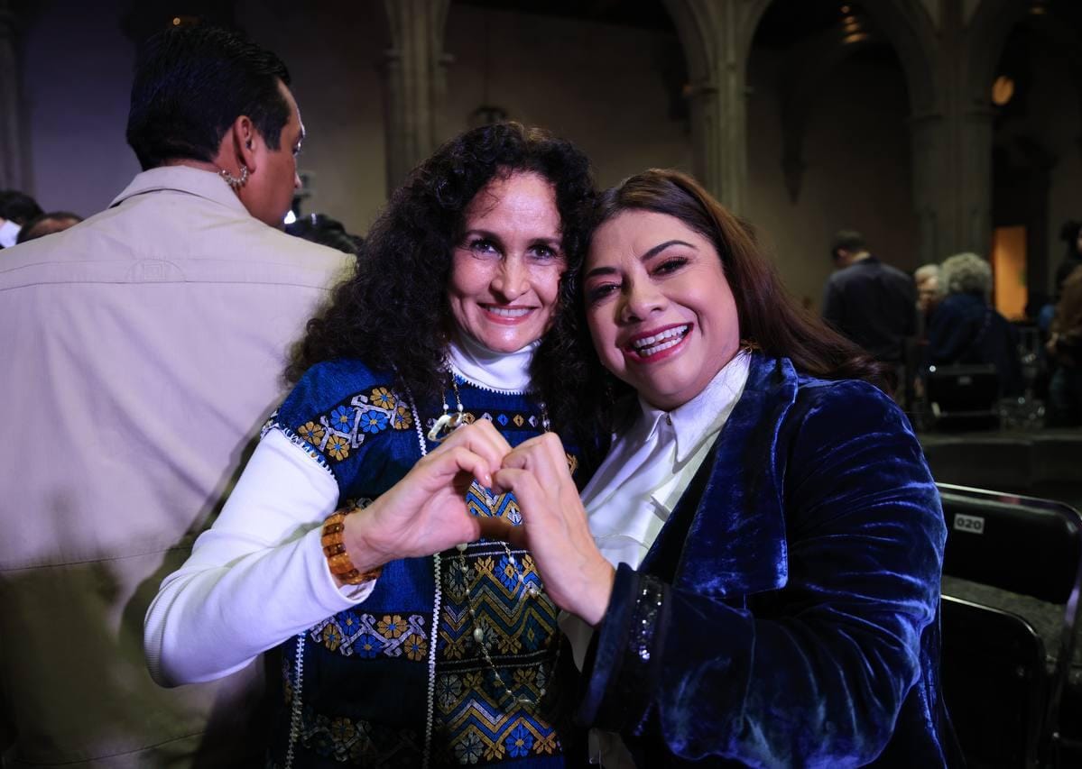 La candidata a la Jefatura de Gobierno, Clara Brugada, por la coalición “Sigamos Haciendo Historia”, recibió el respaldo de mujeres destacadas de diversos ámbitos, como Susana Harp, Regina Orozco y Paola Pabón. FOTO: Especial