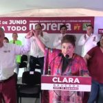 A fin de que durante su gobierno cuente con un buen Presupuesto de Egresos, la candidata de Morena a la Jefatura de Gobierno, Clara Brugada, de manera enfática hizo un llamado a que la gente en la demarcación Iztacalco vote por Pablo Trejo, candidato a diputado local por el Distrito 13 de la Ciudad de México, con cabecera en esa Alcaldía. FOTO: Especial