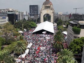 El Jefe de Gobierno de la Ciudad de México, Martí Batres, presentó su informe anual de actividades al cumplirse 12 meses de haber asumido el cargo, sucediendo a Claudia Sheinbaum, actual presidenta electa de México. La presentación tuvo lugar en la explanada del Monumento a la Revolución, donde Batres destacó los logros más significativos de su administración en el último año.