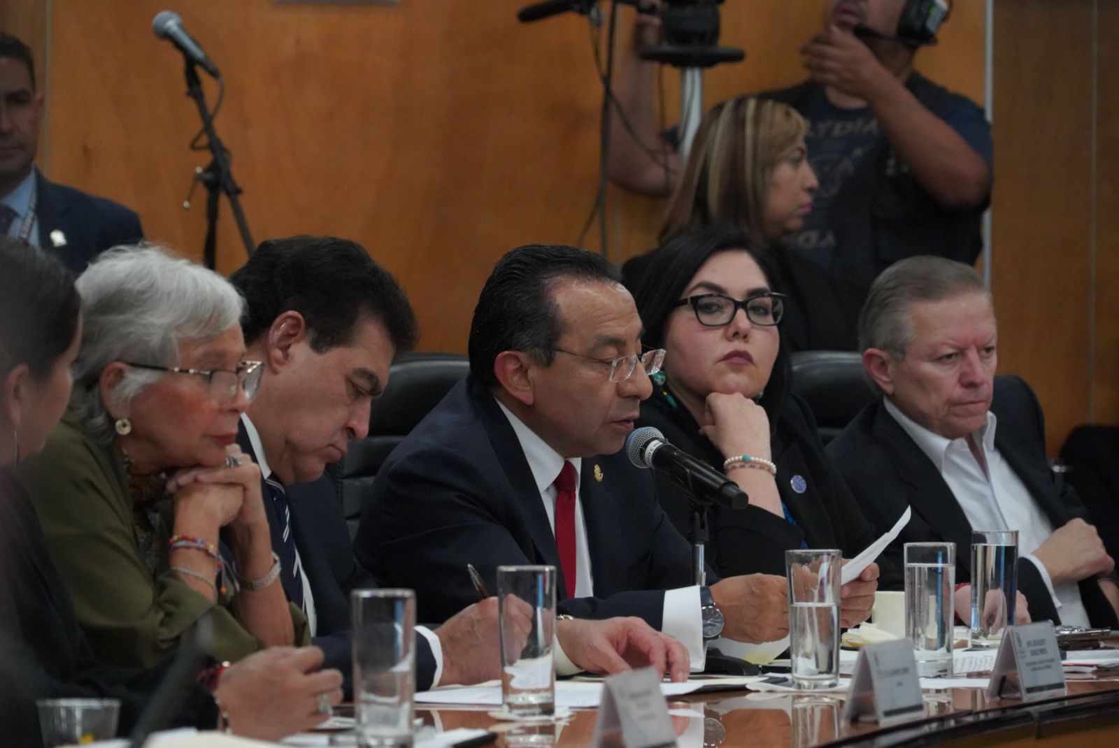 Finalmente, el magistrado presidente del Poder Judicial de la Ciudad de México reiteró la importancia de realizar reformas siempre y cuando se respeten los derechos y la carrera de todos los empleados que por años han dedicado su vida a impartir justicia en este país