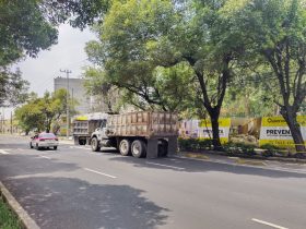 Resulta que la Alcaldía Azcapotzalco, que encabeza Nancy Núñez, de Morena, extrañamente otorgó el permiso de demolición, sin que tenga ya una manifestación de obra, pues de haberla tendría que estar pegada frente al predio como “Cédula de Identificación Vecinal”. FOTO: Vecinos Azcapotzalco