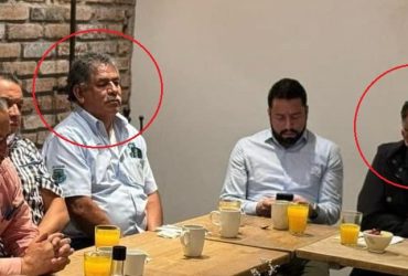 Ricardo Del Moral, líder de la Sección 1 del SUTGCDMX (tercero de izquierda a derecha), en reunión transando con Fernando Mercado.