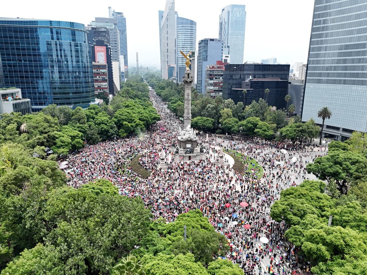 La jefa de Gobierno electa, Clara Brugada, se dijo aliada de la diversidad sexual y dijo que construirá una Ciudad de México libre de discriminación, para convertirla en la más diversa e incluyente. FOTO: X / Clara Brugada