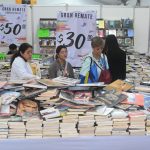 El Jefe de Gobierno, Martí Batres Guadarrama, visitó el 18° Gran Remate de Libros y Películas en el Monumento a la Revolución. FOTOS: Especial