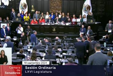 Fueron 86 votos a favor y 41 en contra, lo que equivale al 67.7%, apenas por encimita del 66.6% que representan las dos terceras partes de los votos. Hay que señalar que el senador campechano de MC, Daniel Barreda fue quien no asistió a la sesión, bajo el argumento de que había sido retenido por las autoridades ministeriales de su entidad. FOTO: Pantalla