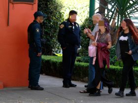 En otro hecho es detenido un presunto delincuente en la col. Copilco El Alto quien lesionó con arma de fuego a otra en Copilco El Alto. Fue puesto a disposición de las autoridades ministeriales con el arma y 24 cartuchos útiles.