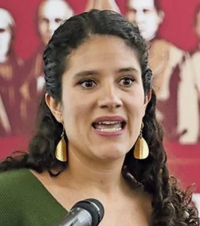 Seleccionó a siete aspirantes que pasaron a la “siguiente ronda”. Por supuesto, ahí figura quien al final de la simulación será la designada por el Congreso de la Ciudad de México: Bertha Alcalde Luján, hermana de Luisa María, presidenta nacional de Morena. FOTO: Especial