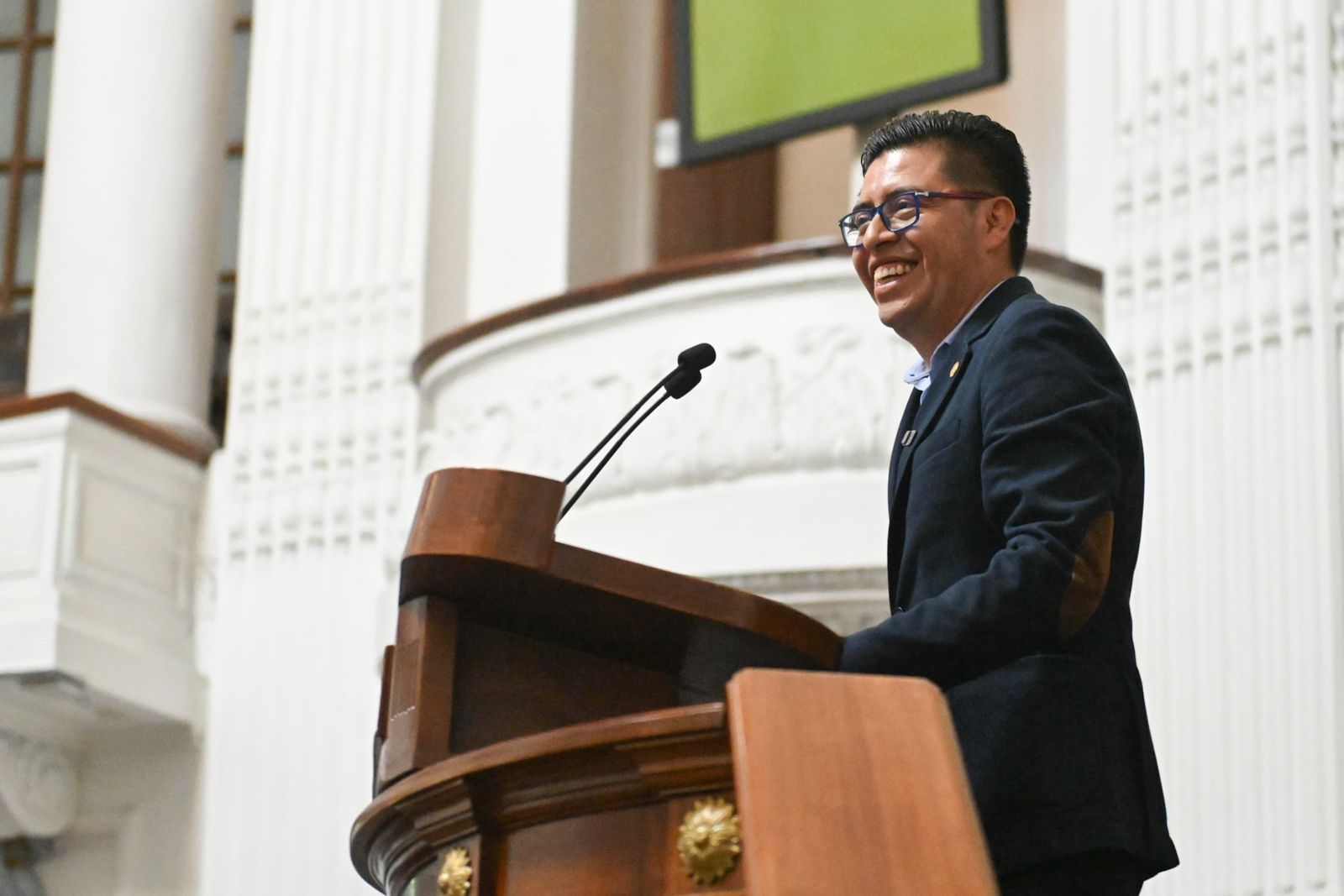 El diputado Alberto Vanegas Arenas, del Grupo Parlamentario de Morena en el Congreso de la Ciudad de México, presentó una iniciativa para que las empresas de la Capital tengan mayor responsabilidad con el medio ambiente y adopten prácticas más amigables en todos sus procesos, desde la producción hasta la disposición final de los residuos que generan. FOTO: Especial