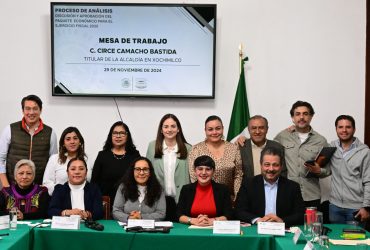 En mesa de trabajo con la titular de la alcaldía Xochimilco, Circe Camacho Bastida, las personas legisladoras del Congreso de la Ciudad de México reconocieron el esfuerzo realizado para detectar irregularidades y combatir actos de corrupción de administraciones anteriores, y ofrecieron su apoyo para mejorar las condiciones de la demarcación, en beneficio de su población.