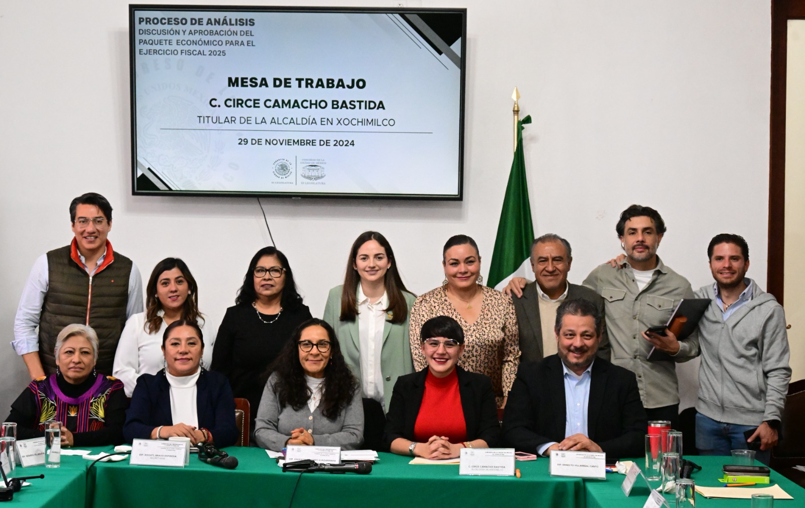 En mesa de trabajo con la titular de la alcaldía Xochimilco, Circe Camacho Bastida, las personas legisladoras del Congreso de la Ciudad de México reconocieron el esfuerzo realizado para detectar irregularidades y combatir actos de corrupción de administraciones anteriores, y ofrecieron su apoyo para mejorar las condiciones de la demarcación, en beneficio de su población.