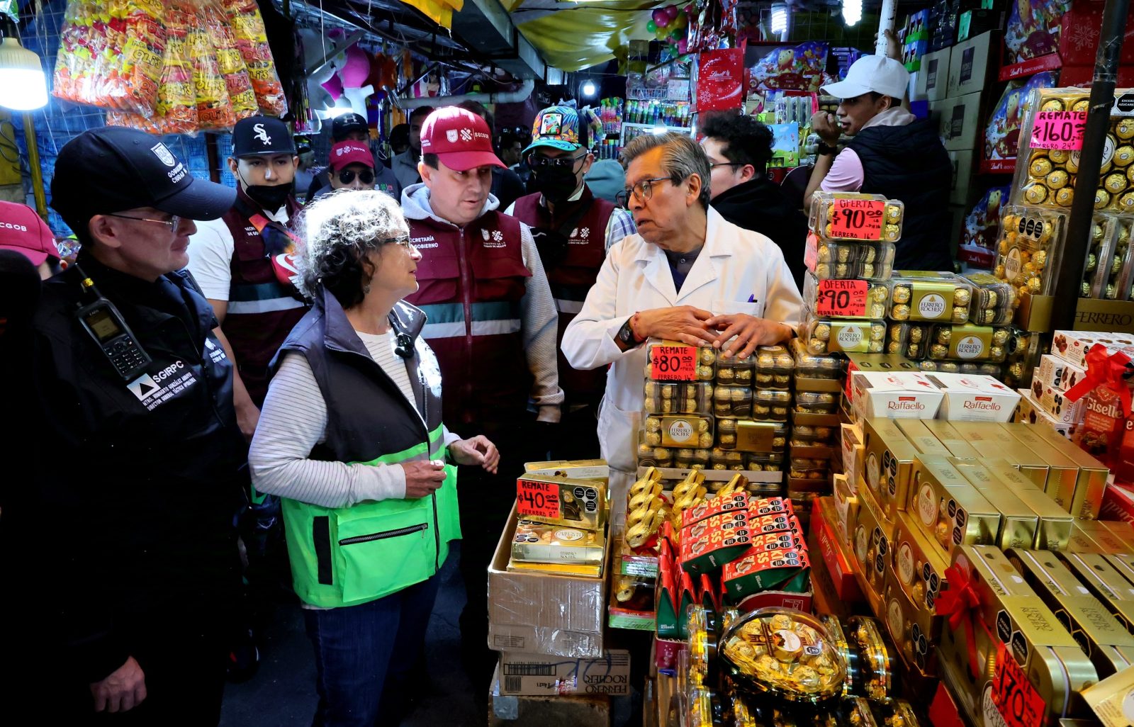 Pedimos a los locatarios del mercado de La Merced que no se venda pirotecnia porque es ilegal y peligroso