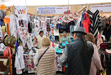 En “Artesanos en el Corazón” se pueden encontrar productos de 23 técnicas, como alfarería, ámbar, arcilla, peletería, papel picado, talabartería, alimentos, metalistería, cantera, madera, pirograbado, laca y textiles