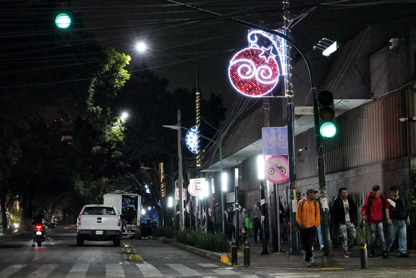 Tabe enciende 'luces de libertad' en 'barrio mágico' de MH. FOTOS: Especial