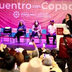 La alcaldesa de Iztapalapa, Aleida Alavez Ruiz, y representantes de las Comisiones de Participación Comunitaria (COPACO) fortalecieron lazos de colaboración a través de tres ejes principales de acción: el análisis de la Ley de Participación Ciudadana, Presupuesto Participativo y mecanismos de coordinación con autoridades. FOTO: Especial