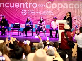 La alcaldesa de Iztapalapa, Aleida Alavez Ruiz, y representantes de las Comisiones de Participación Comunitaria (COPACO) fortalecieron lazos de colaboración a través de tres ejes principales de acción: el análisis de la Ley de Participación Ciudadana, Presupuesto Participativo y mecanismos de coordinación con autoridades. FOTO: Especial