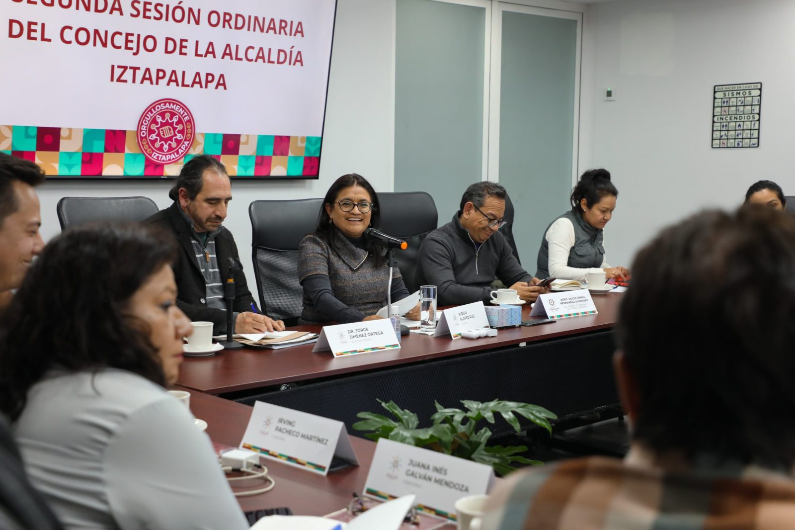 En su Segunda Sesión Ordinaria realizada en la Sala de Juntas de esta sede gubernamental, cada uno de los 15 Concejales asumió la presidencia de una Comisión y se integró a alguna de las otras 14, de conformidad con lo previsto por la Ley Orgánica de las Alcaldías de la Ciudad de México. FOTO: Especial