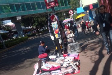 El comercio ambulante ha crecido en la llamada Ciudad de la Salud