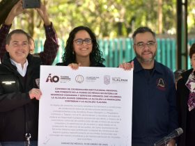 Resulta que una persona que dijo ser habitante de Tlalpan se infiltró entre los periodistas a la hora de la conferencia y tomó el micrófono para denunciar que supuestamente fue violentado en su domicilio, de lo cual responsabilizó, acaso por omisión, a la alcaldesa Osorio. FOTO: Especial