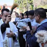 Habitantes de Xochimilco mantienen viva la tradición de llevar a bendecir a sus animales de compañía y de granja en el marco del día de San Antonio Abad, considerado como protector de los animales. FOTO: Especial