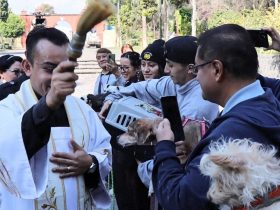 Habitantes de Xochimilco mantienen viva la tradición de llevar a bendecir a sus animales de compañía y de granja en el marco del día de San Antonio Abad, considerado como protector de los animales. FOTO: Especial