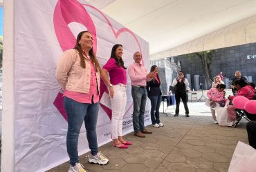 Más allá de que el despido de Polimnia Romana Sierra como directora general de Desarrollo Social se lo haya comunicado –indebidamente– la madre del alcalde, Carlos Orvañanos, la causa de fondo es sumamente delicada, y en buena medida consecuencia de que el edil abandone tanto la administración para andar de viajero o despachar en sus oficinas privadas. FOTO: X / Polimnia Romana