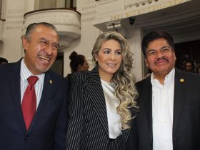 ¿De qué habrán hablado durante su encuentro en el Congreso de la Ciudad de México Nora Arias, Francisco Chíguil y Pablo Trejo, previo a la comparecencia del alcalde de Gustavo A. Madero, Janecarlo Lozano? Muy interesante reunión en plenas curules. FOTO: Especial