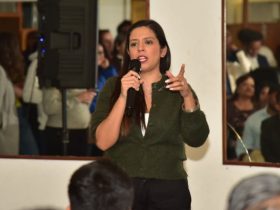 Las leyes en materia de Telecomunicaciones y de Seguridad, y que le daría facultades al Gobierno para conocer la geolocalización o ubicación GPS de cualquier persona, amenazando su privacidad y sus libertades, es reprobable y es un intento autoritario de controlar lo que se dice.