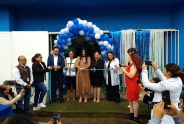 Yenny Guerrero, encargada del área de Programas Preventivos y Capacitación del CAIA, subrayó que el centro va más allá de atender a personas consumidoras: