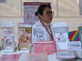 La feria fue inaugurada por el alcalde Octavio Rivero Villaseñor, acompañado por Frida Durán Sánchez, subdelegada de Prestaciones Económicas, Sociales y Culturales del ISSSTE, en representación del director general Martí Batres Guadarrama.