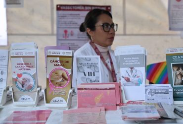 La feria fue inaugurada por el alcalde Octavio Rivero Villaseñor, acompañado por Frida Durán Sánchez, subdelegada de Prestaciones Económicas, Sociales y Culturales del ISSSTE, en representación del director general Martí Batres Guadarrama.